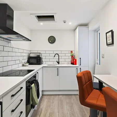 Beautiful 2 Bedroom In