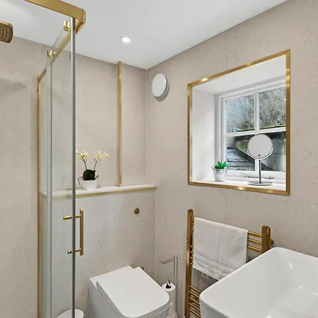 Beautiful 2 Bedroom In Apartment