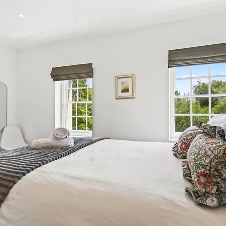 Beautiful 2 Bedroom In