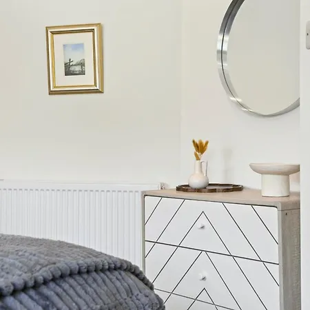 Apartment Beautiful 2 Bedroom In
